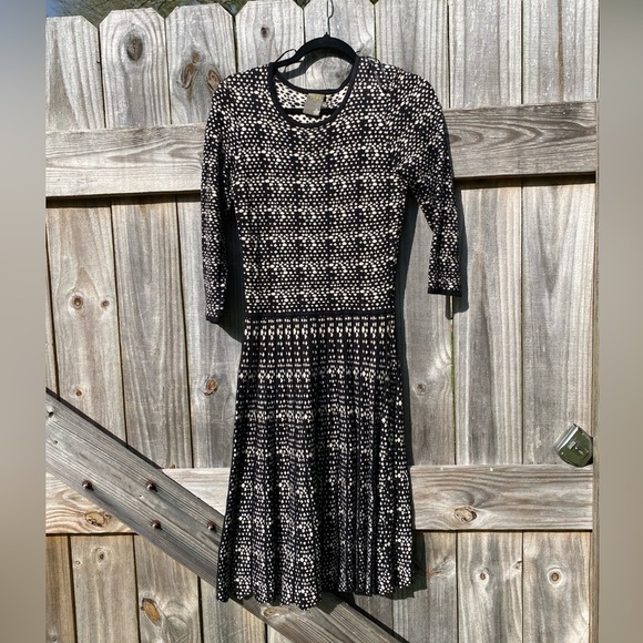 Taylor Dresses & Skirts - TAYLOR Black and Cream Patterned sweater Dress -Size S